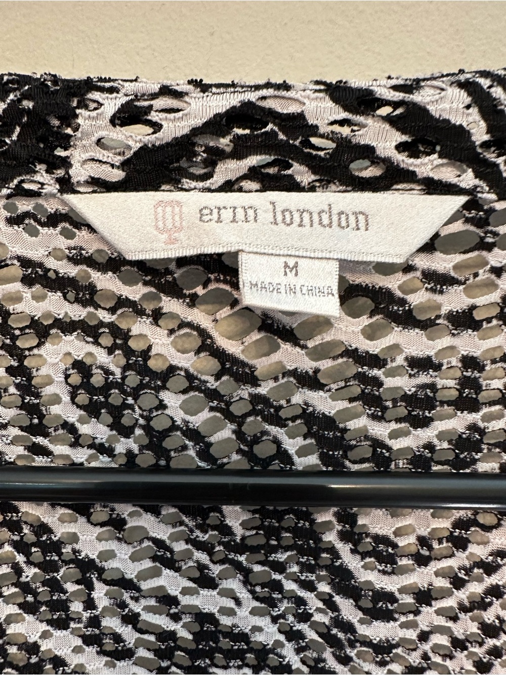 Vintage Y2K Erin London Black & White Striped V-Neck Button-Front Cardigan M - Picture 2 of 8